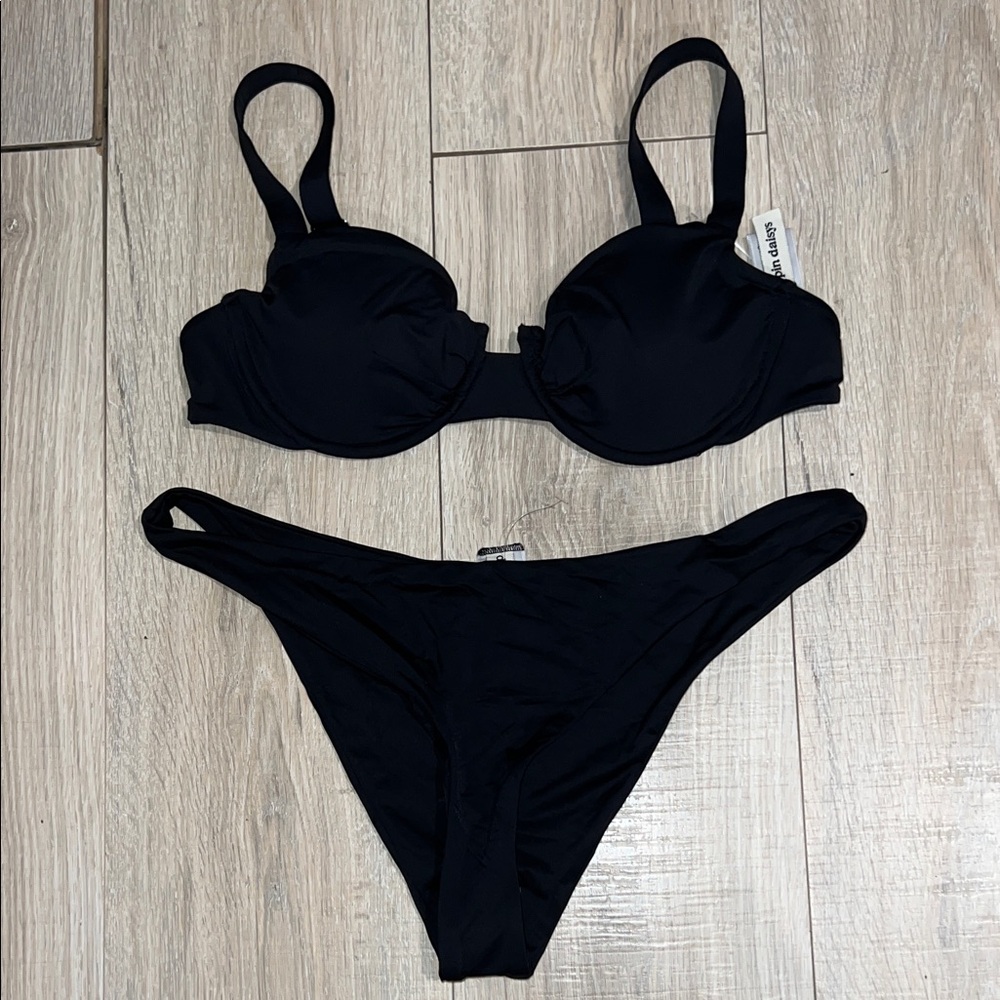 Dippin’‎ daisy’s black Bikini Set
